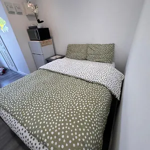Enjoy The Comfort At Self-contained With Free Parking - Near Luton Airport Luton (Bedfordshire)