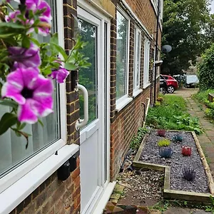 3 Bed House Luton London Luton Airport Parking Luton (Bedfordshire)